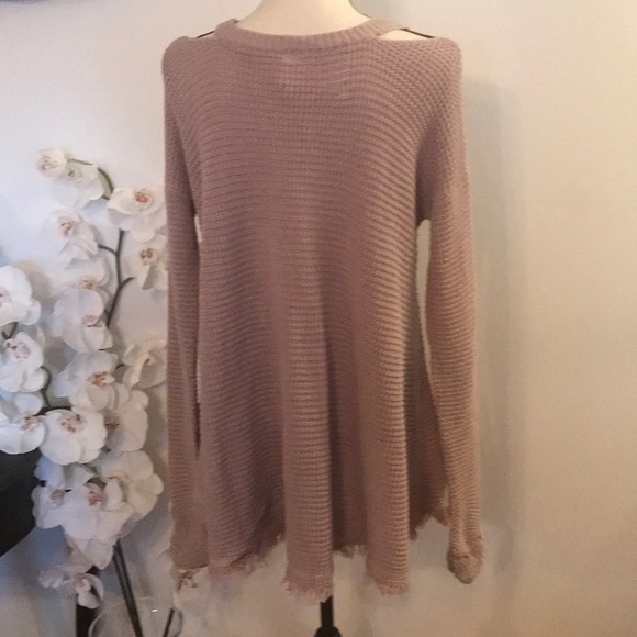 ‼️CLEARANCE‼️ Cut Out Shoulder Waffle Top - Picture 7 of 8